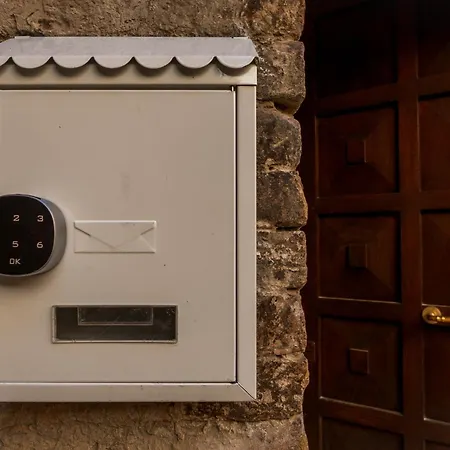 Dimora La Sapienza - Historical - Italywego Apartment *